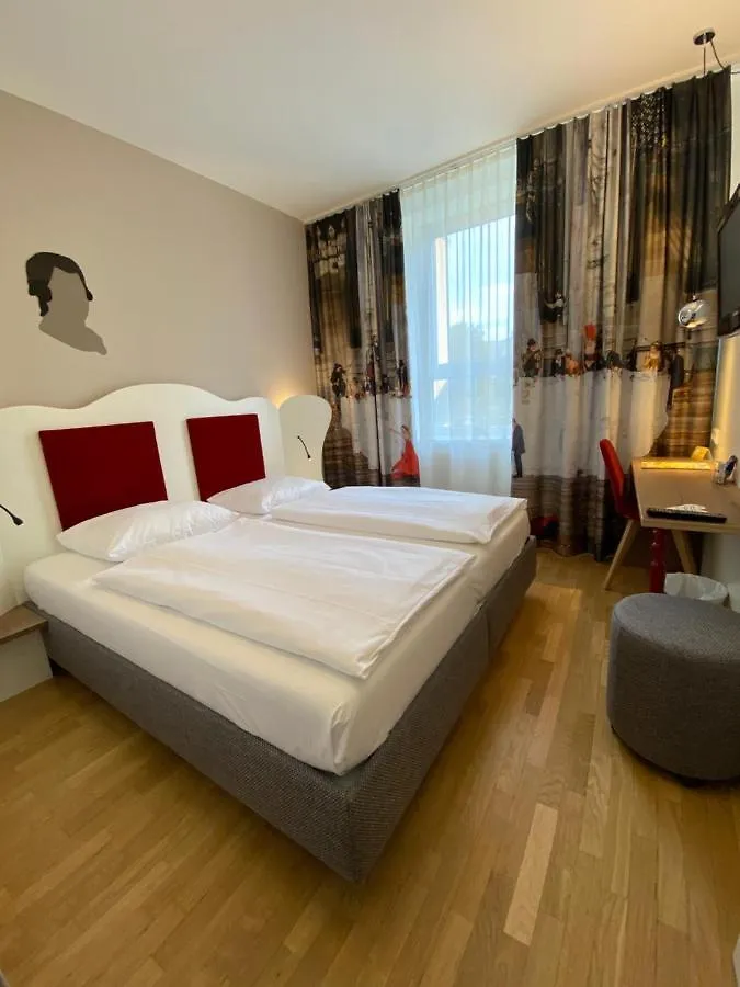 Jufa Hotel Salzburg 4*,